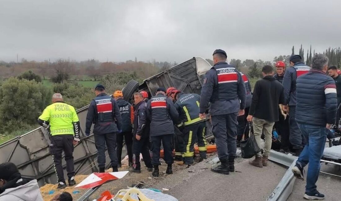 Tekirdağ’dan Antalya’ya seyir halinde olan yolcu otobüsü Döşemealtı’nda şarampole yuvarlandı.