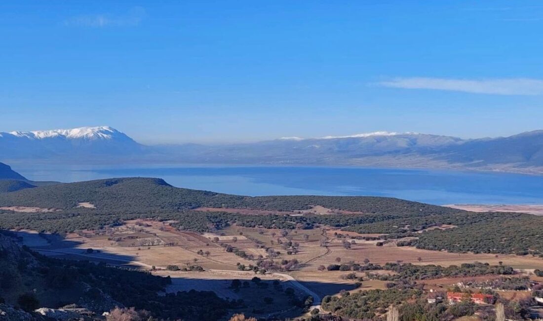 Bir süredir iki parça halinde bulunan Eğirdir Gölü’nde akımın yeniden