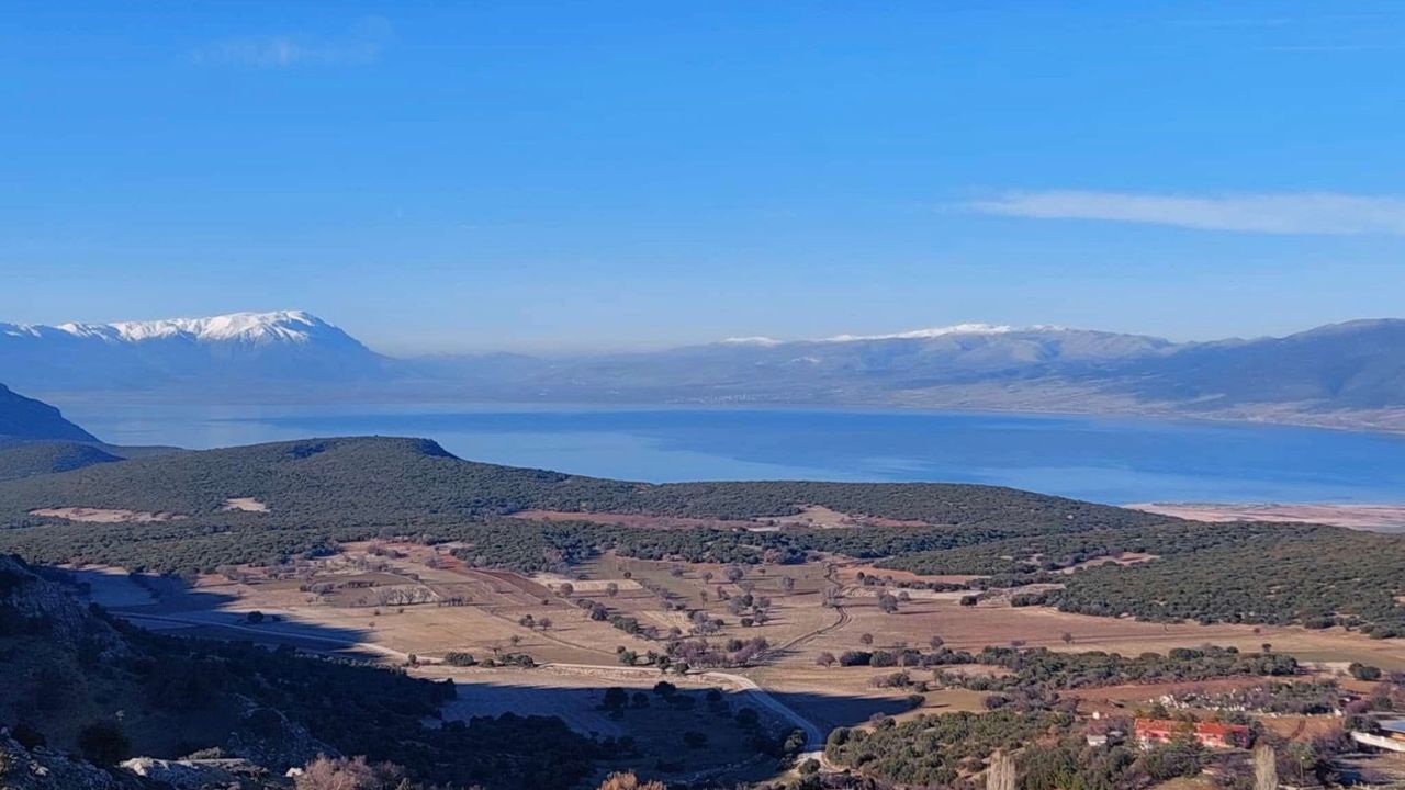 Bir süredir iki parça halinde bulunan Eğirdir Gölü’nde akımın yeniden