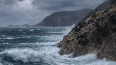 Meteoroloji, Kaş–Anamur hattında denizde fırtına uyarısı yaptı. Rüzgârın 6–8 kuvvetinde