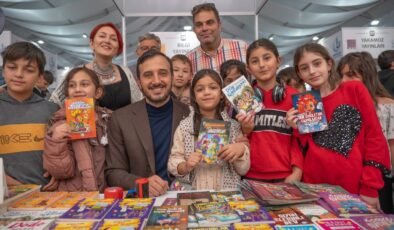 3’üncü Bağcılar Kitap Fuarı, her gün ortalama 70 bin ziyaretçiyi ağırladı