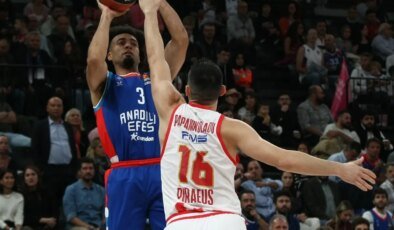 Anadolu Efes, Olympiacos’u Geçerek EuroLeague’de İkinci Galibiyetini Aldı