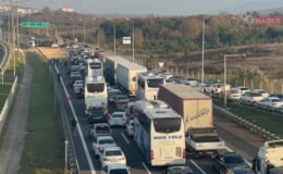 Anadolu Otoyolu’nda TIR devrildi: Yol trafiğe kapandı