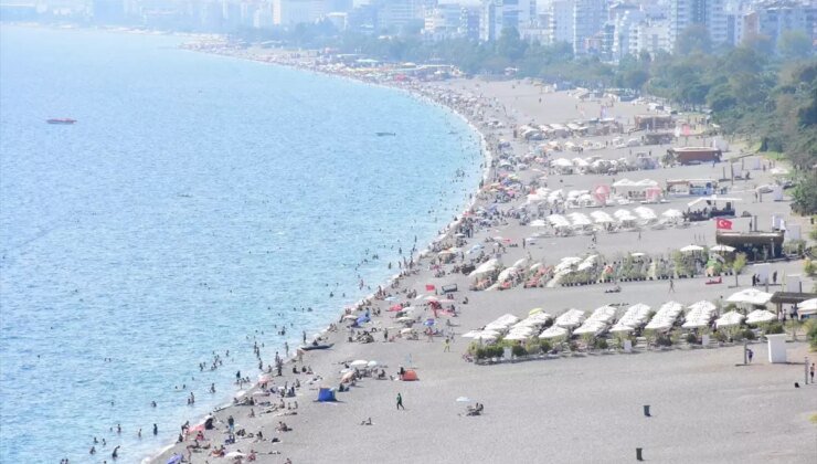 Antalya’da Güneşli Gün