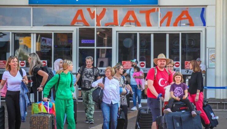 Antalya’ya Bu Yıl 16 Milyondan Fazla Turist Geldi