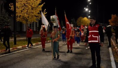 Bitlis’te Meşaleli Yürüyüşle Kızılay Haftası Kutlandı