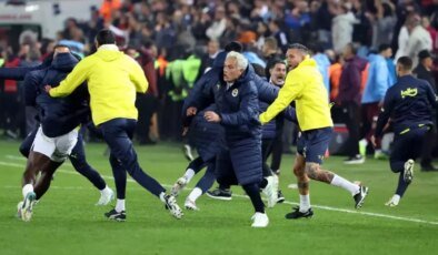 Bütün dünya Mourinho’nun Trabzonspor maçındaki hareketini konuşuyor