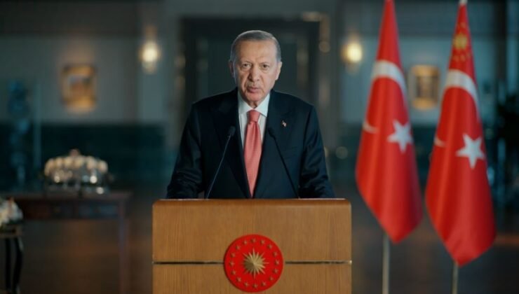 Cumhurbaşkanı Erdoğan: Otoyol uzunluğumuzu 8 bin 300 kilometrenin üzerine çıkarmayı hedefliyoruz