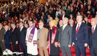 Erzurum Atatürk Üniversitesi’nde birinci ders Bakan Tekin’den