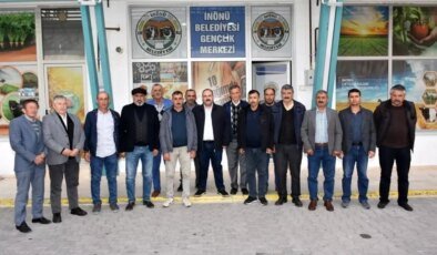 İnönü Belediye Başkanı muhtarlarla kahvaltıda bir ortaya geldi