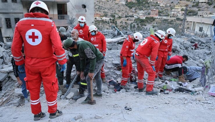 İsrail ambulansı amaç aldı!  8 birinci yardım çalışanı katledildi!