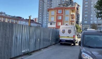 İstanbul-Bağcılar’da çatı katında bulunan bomba süsü verilmiş yelek paniğe neden oldu