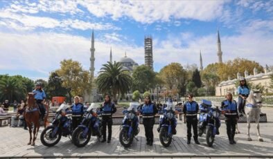 İstanbul’da motosikletli ve atlı bayan zabıtalar vazife başında