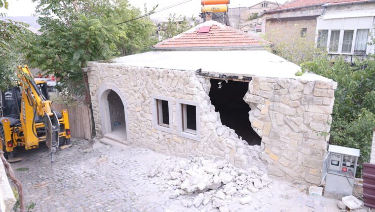 Kapadokya’da kaçak restoran yıkıldı