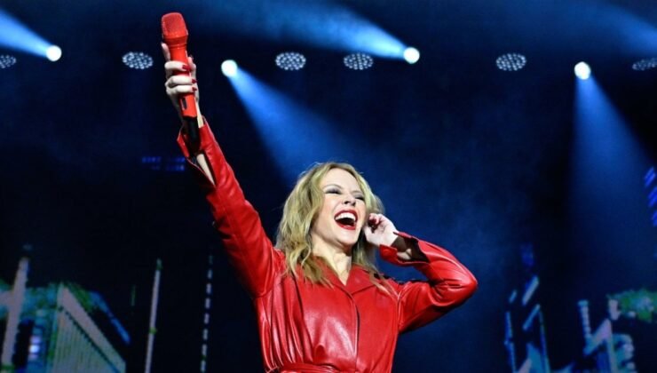 Kylie Minogue küllerinden doğdu