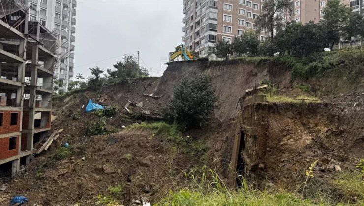 Rize’de Toprak Kayması: Çocuk Parkı ve İstinat Duvarı Ziyan Gördü