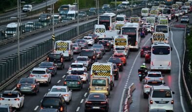 Sağanak İstanbul trafiğini vurdu: Yoğunluk yüzde 87’ye yükseldi