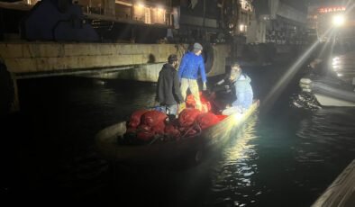 Yalova’da, izinsiz avlanan 20 ton midye denize döküldü